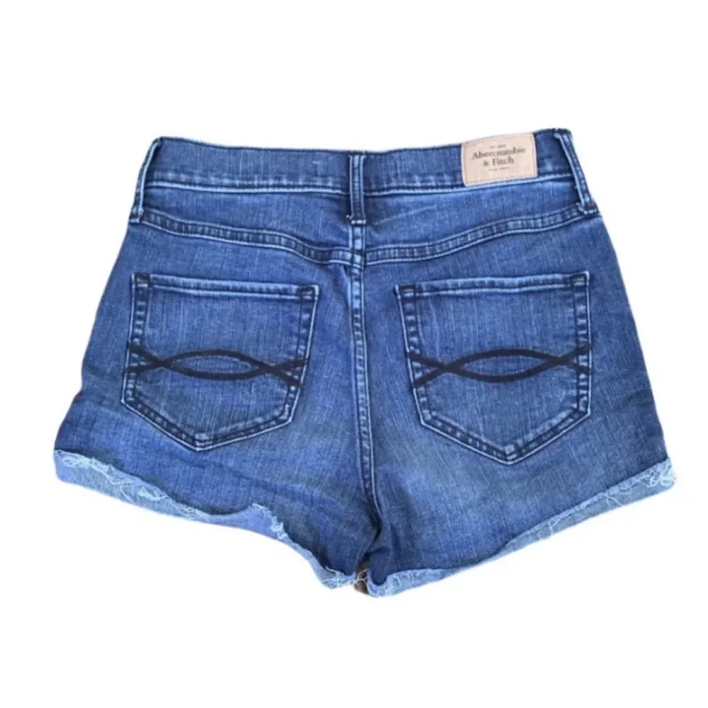 Abercrombie & Fitch Women's Cutoff Cuff Denim Jean Shorts Size 2 W26